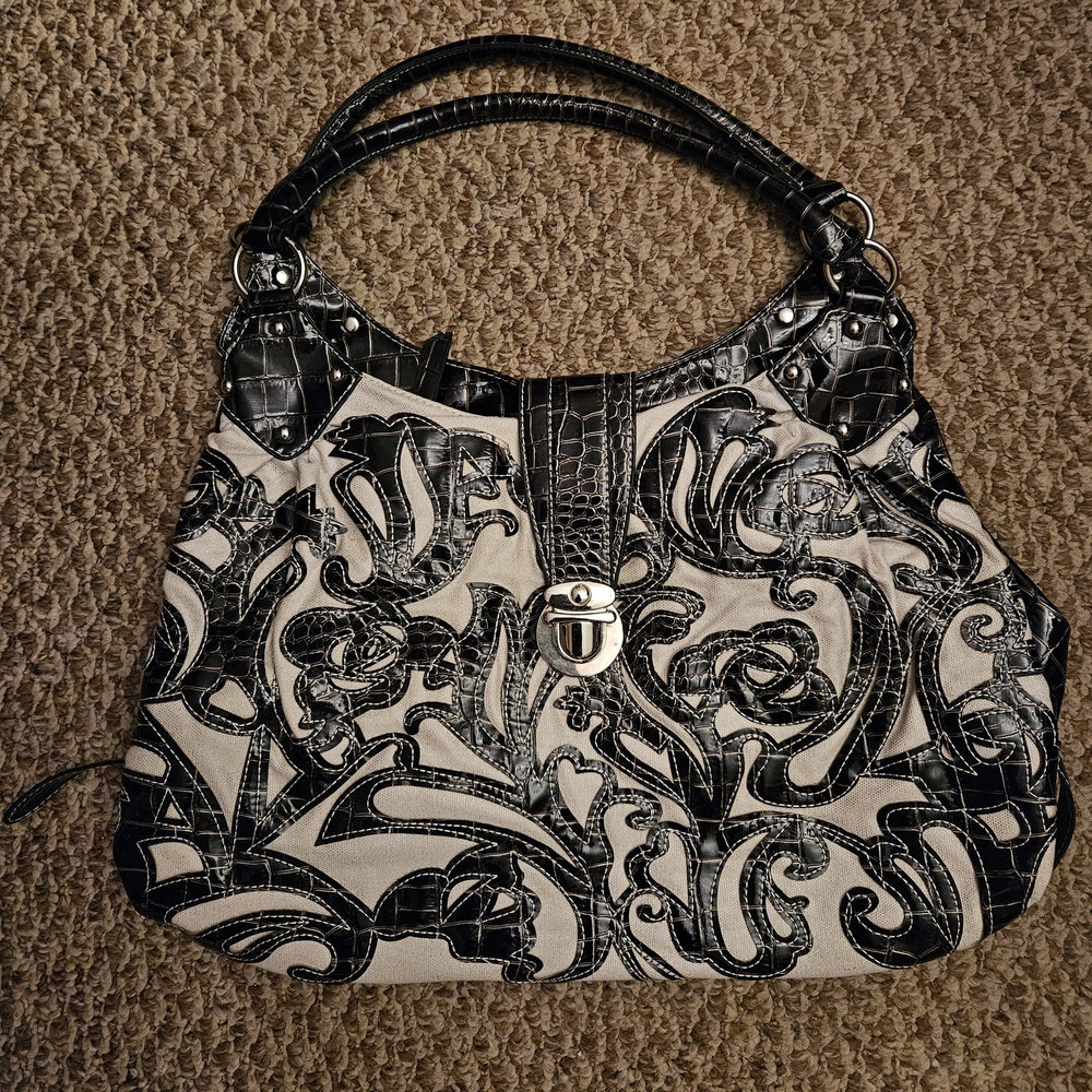 Elegant Black and Cream Women's Shoulderbag